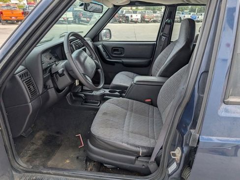 Used 2000 Jeep Cherokee Sport image 2