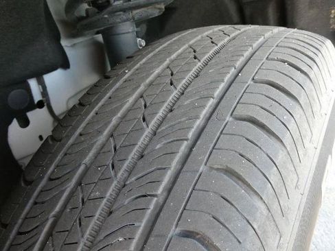 Certified 2024 Ford Maverick XL FWD image 11