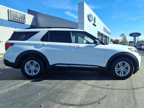 Certified 2022 Ford Explorer XLT w/ Equipment Group 202A image 13