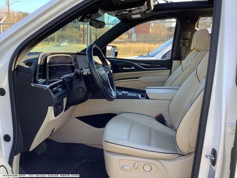Used 2022 Cadillac Escalade Premium Luxury w/ Performance Package image 13