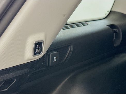 Used 2023 Jeep Grand Cherokee Limited image 31