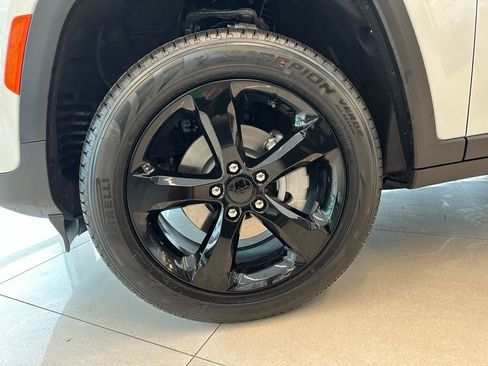 New 2025 Jeep Grand Cherokee L Limited w/ Luxury Tech Group II AWD/4WD image 8