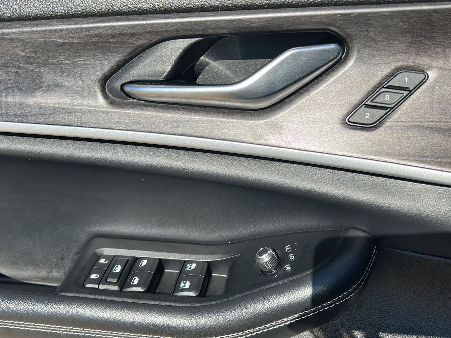 Used 2021 Jeep Grand Cherokee L Limited AWD/4WD image 9