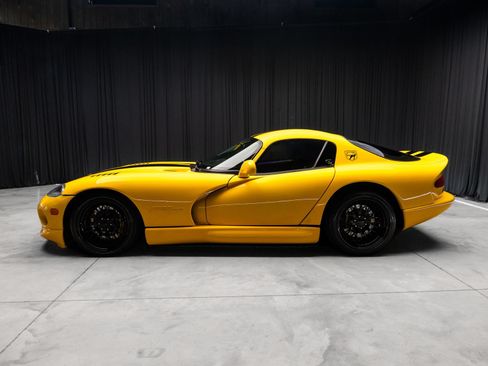Used 2001 Dodge Viper GTS RWD image 13