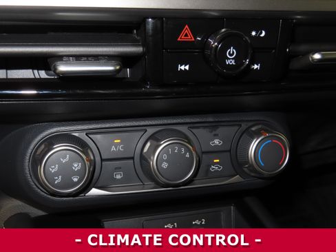 Certified 2025 Nissan Kicks SV w/ Charging Package image 21