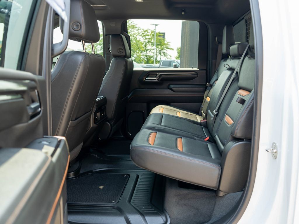 Used 2024 GMC Sierra 2500 AT4 w/ AT4 Premium Plus Package AWD/4WD image 13