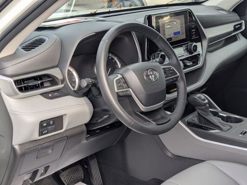Used 2023 Toyota Highlander XLE image 10