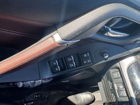 Used 2018 Subaru Forester 2.5i Touring AWD/4WD image 17