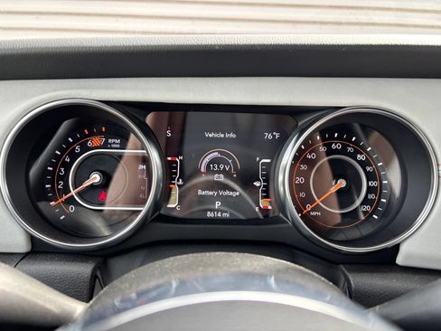 Used 2023 Jeep Wrangler Unlimited Sahara AWD/4WD image 30