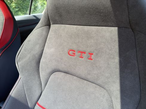 Used 2026 Volkswagen GTI SE FWD image 13