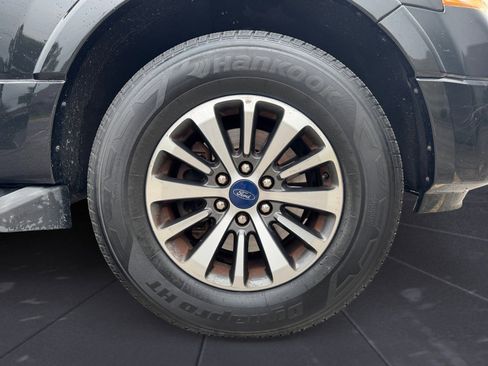 Used 2015 Ford Expedition XLT w/ Equipment Group 202A RWD image 14