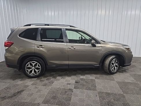 Used 2021 Subaru Forester Premium AWD/4WD image 2