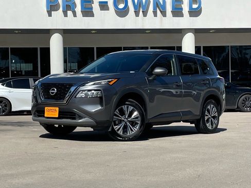 Used 2023 Nissan Rogue SV image 2