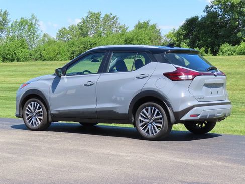 Used 2024 Nissan Kicks SV FWD image 6