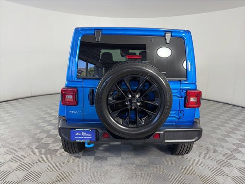 Used 2024 Jeep Wrangler Unlimited Sahara AWD/4WD image 6