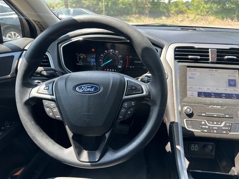 Used 2020 Ford Fusion SE FWD image 31