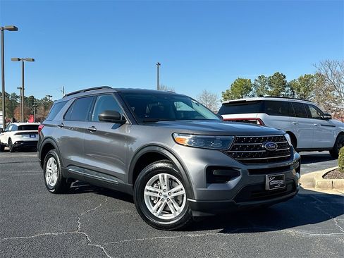 Used 2022 Ford Explorer XLT image 1