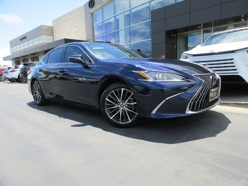 Used 2025 Lexus ES 300h w/ Premium Package FWD image 13