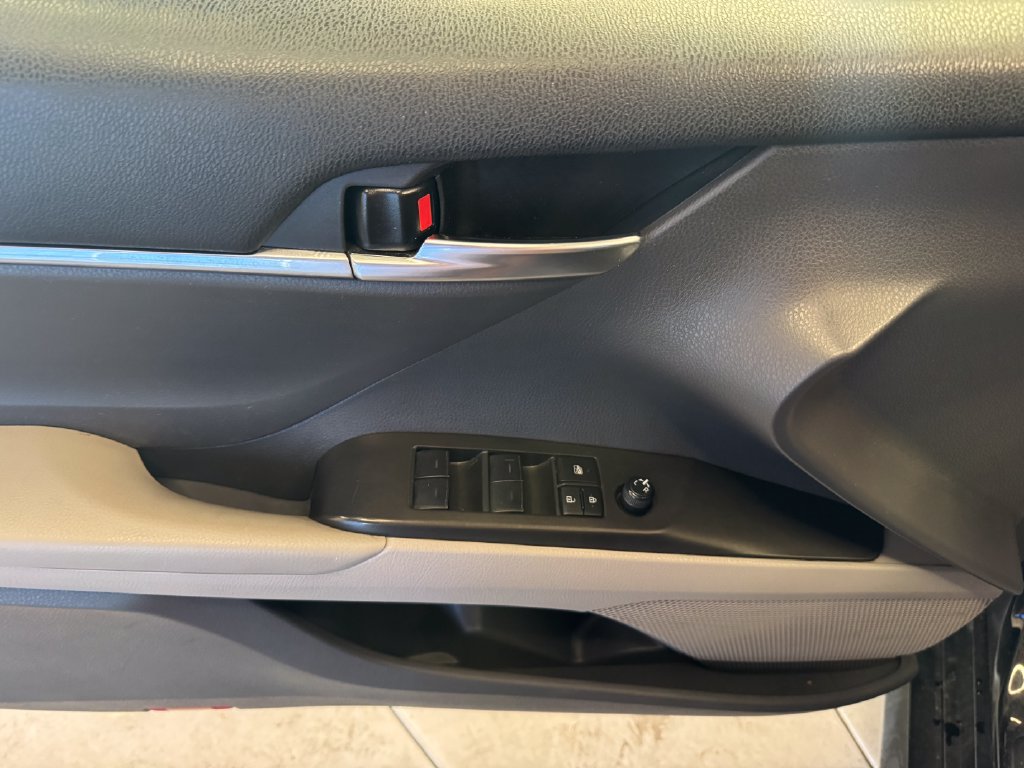 Used 2023 Toyota Camry LE AWD/4WD image 19
