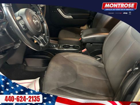 Used 2017 Jeep Wrangler Unlimited Sahara image 12