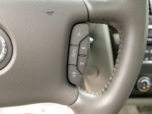 Used 2011 Cadillac DTS Luxury image 22