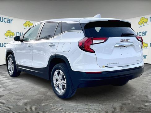Used 2024 GMC Terrain SLE image 4