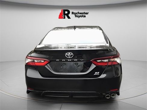 Used 2022 Toyota Camry SE image 7