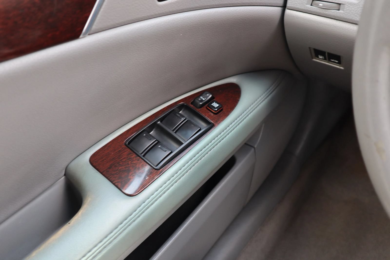 Used 2008 Toyota Avalon Limited FWD image 26