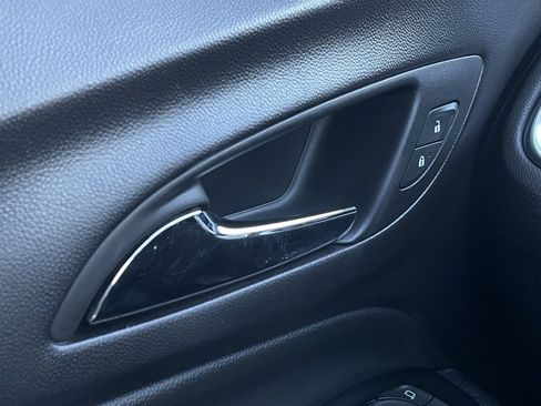 Used 2024 Chevrolet Equinox Premier image 13