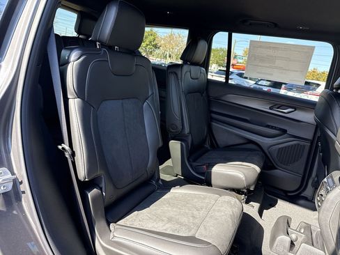 New 2025 Jeep Grand Cherokee L Altitude image 26