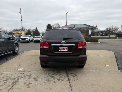 Used 2013 Kia Sorento LX image 6