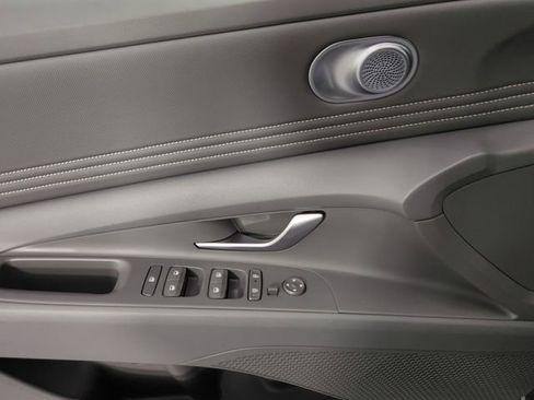 Certified 2025 Hyundai Elantra SEL FWD image 9