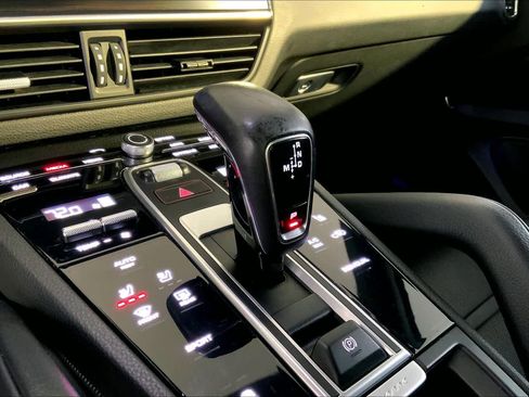 Used 2022 Porsche Cayenne image 34
