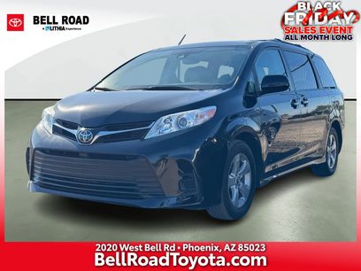 Used 2018 Toyota Sienna LE w/ Carpet Mat Package
