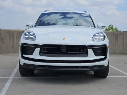 Certified 2026 Porsche Macan AWD/4WD image 11