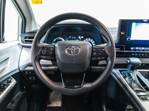 Certified 2025 Toyota Sienna LE FWD image 16