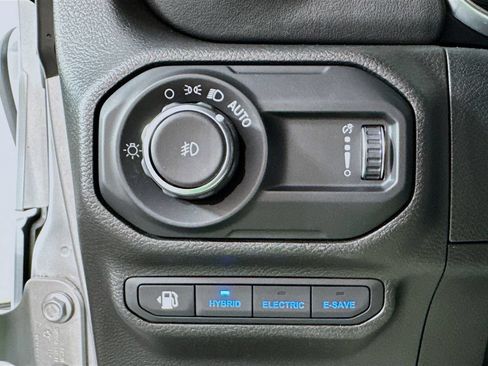 Used 2023 Jeep Wrangler Unlimited Sahara AWD/4WD image 15
