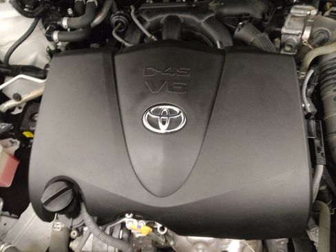 Used 2020 Toyota Highlander XLE image 30