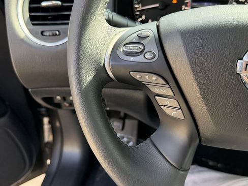 Used 2017 Nissan Pathfinder Platinum w/ Midnight Edition Package image 22