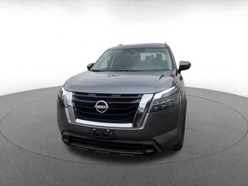 Used 2025 Nissan Pathfinder SV image 7
