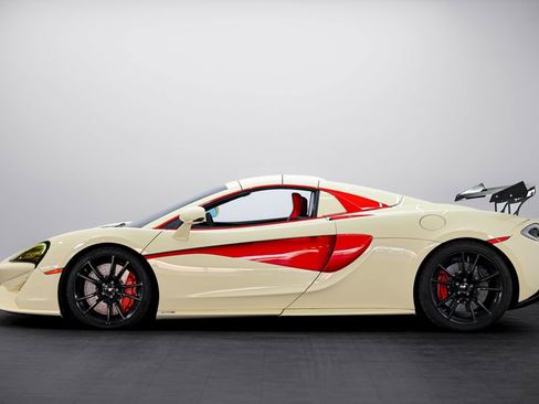 Used 2019 McLaren 570S Spider image 2