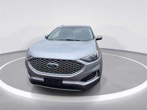 Used 2023 Ford Edge SEL image 3