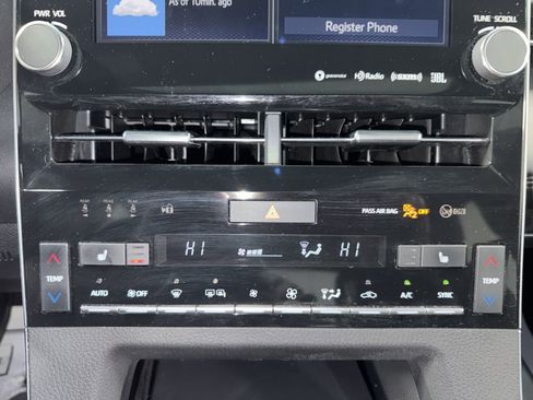 Used 2022 Toyota Avalon XSE image 26