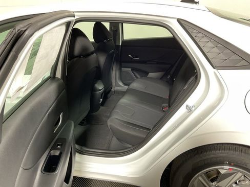 New 2026 Hyundai Elantra SE FWD image 32