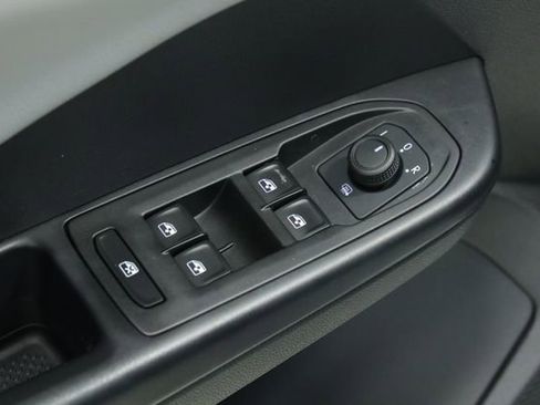 Used 2022 Volkswagen Taos SE image 29