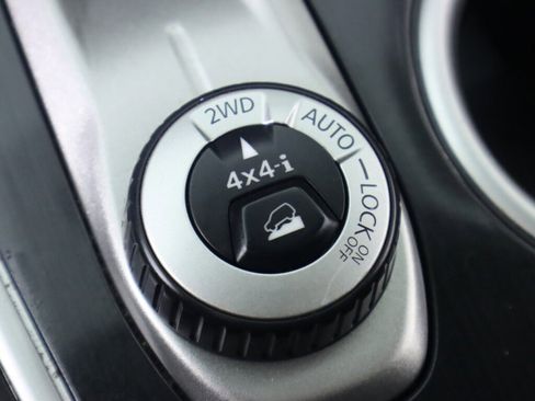 Used 2018 Nissan Pathfinder S image 28