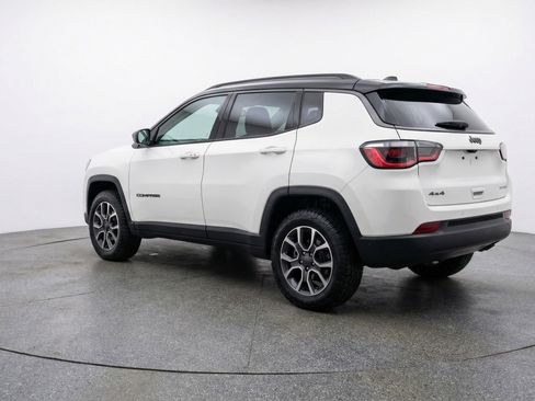 Used 2025 Jeep Compass Trailhawk image 6