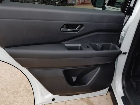 New 2026 Nissan Pathfinder SV w/ SV Premium Package FWD image 11