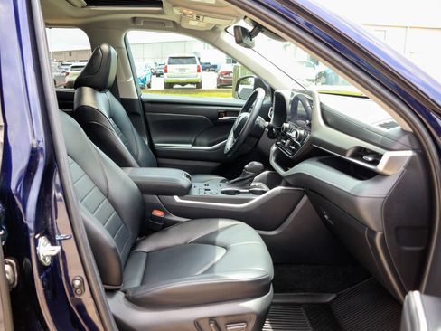 Used 2023 Toyota Highlander XLE FWD image 9