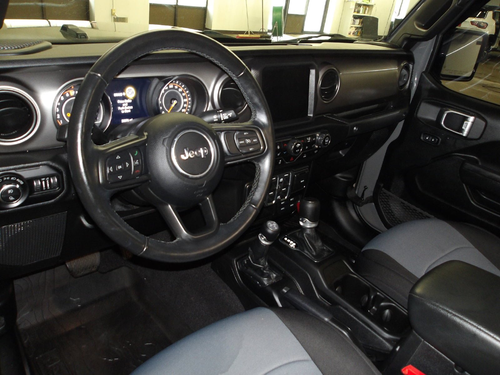 Used 2021 Jeep Gladiator Sport AWD/4WD image 9